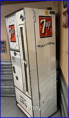 Vintage 1960s Vendorlator 7up Seven Up Machine