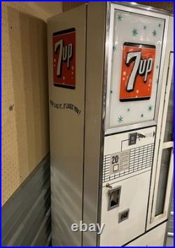 Vintage 1960s Vendorlator 7up Seven Up Machine