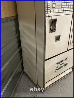 Vintage 1960s Vendorlator 7up Seven Up Machine