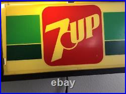 Vintage 7Up Sign. Lites Up