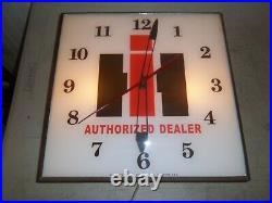 Vintage Pam clock INTERNATIONAL HAVERSTER